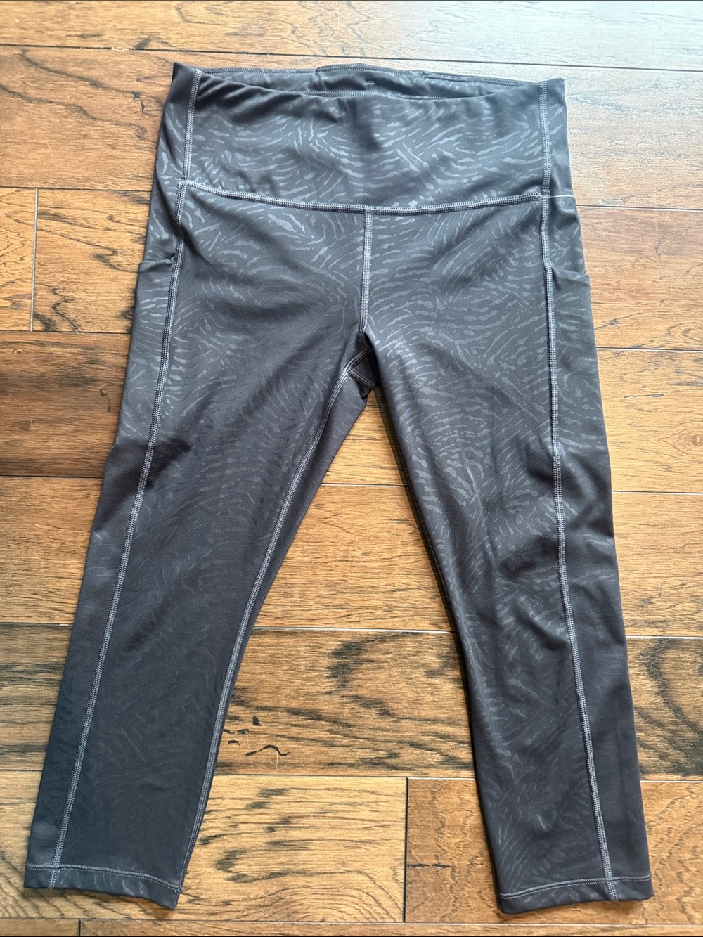 NWOT Athleta Ultimate Stash Pocket Printed Capri